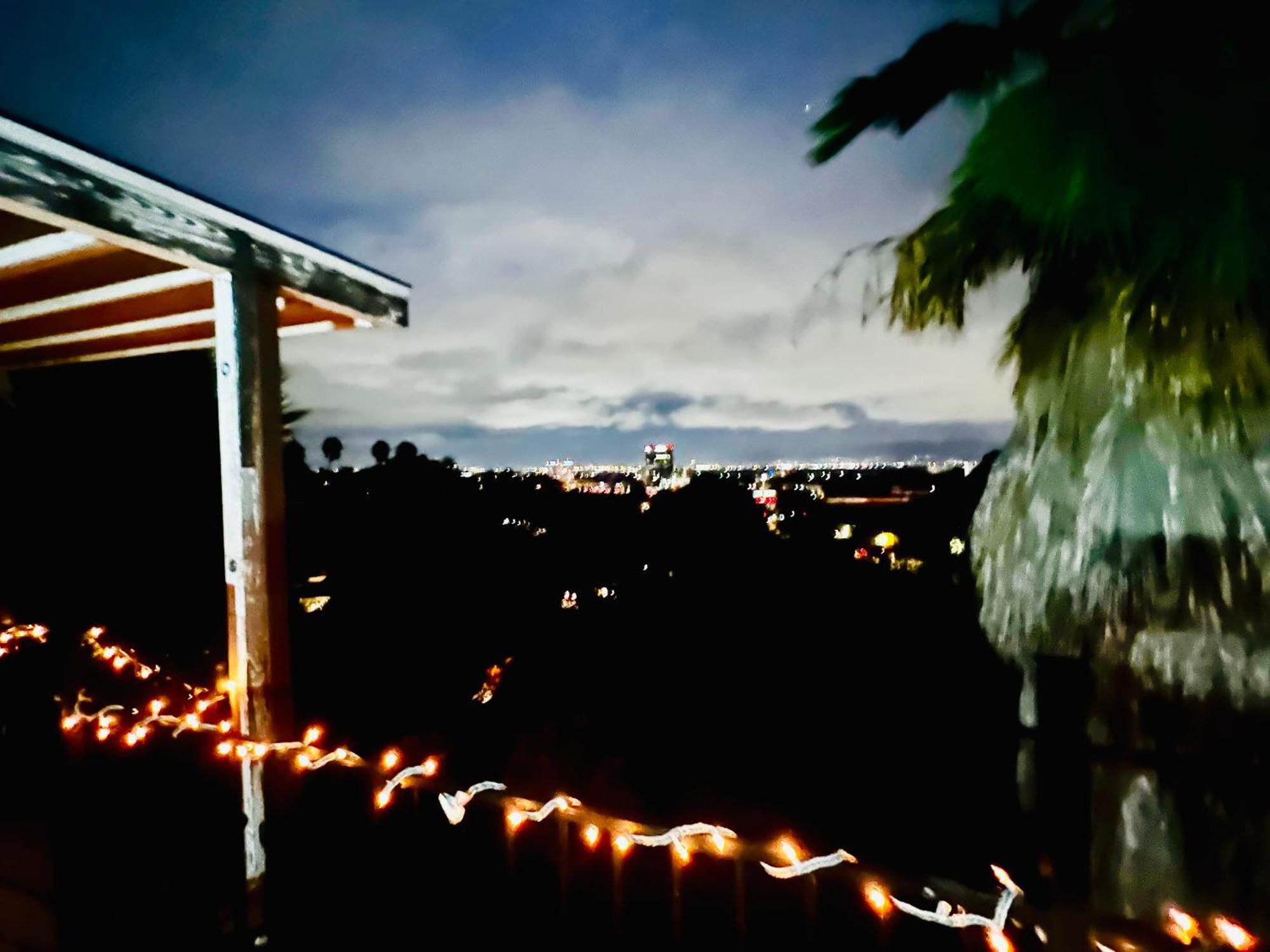 Women Only Private Room Big Estate View Pool Oasis Encino Sherman Oaks 405-101