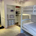 Women Only Private Room Big Estate View Pool Oasis Encino Sherman Oaks 405-101