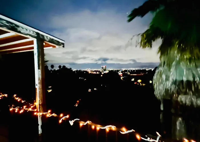 Women Only Private Room Big Estate View Pool Oasis Encino Sherman Oaks 405-101