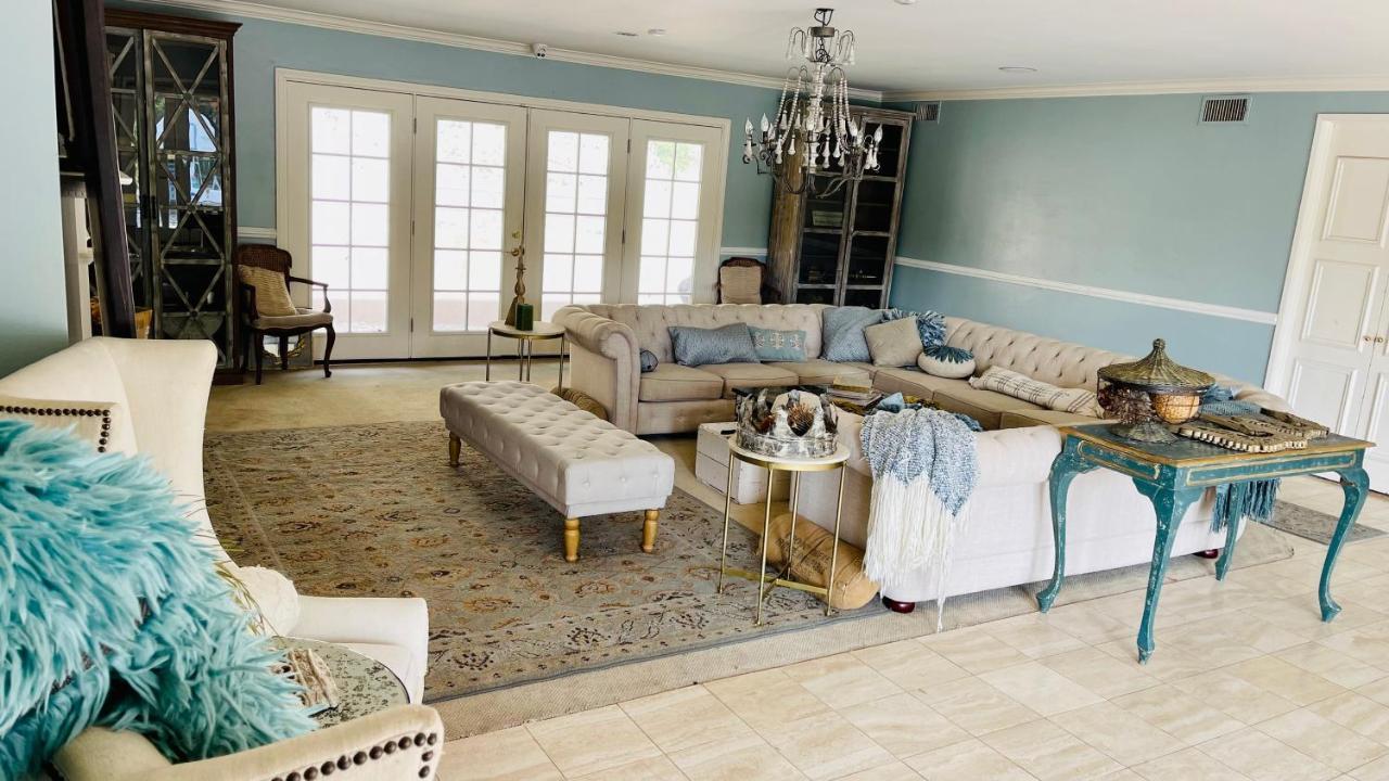 Women Only Private Room Big Estate View Pool Oasis Encino Sherman Oaks 405-101 *