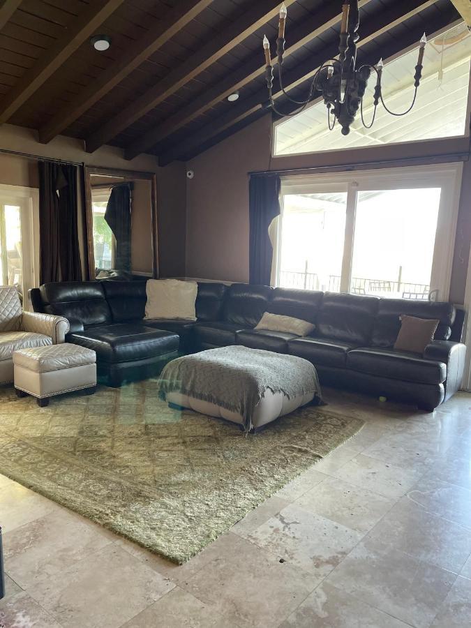 Homestay Women Only Private Room Big Estate View Pool Oasis Encino Sherman Oaks 405-101