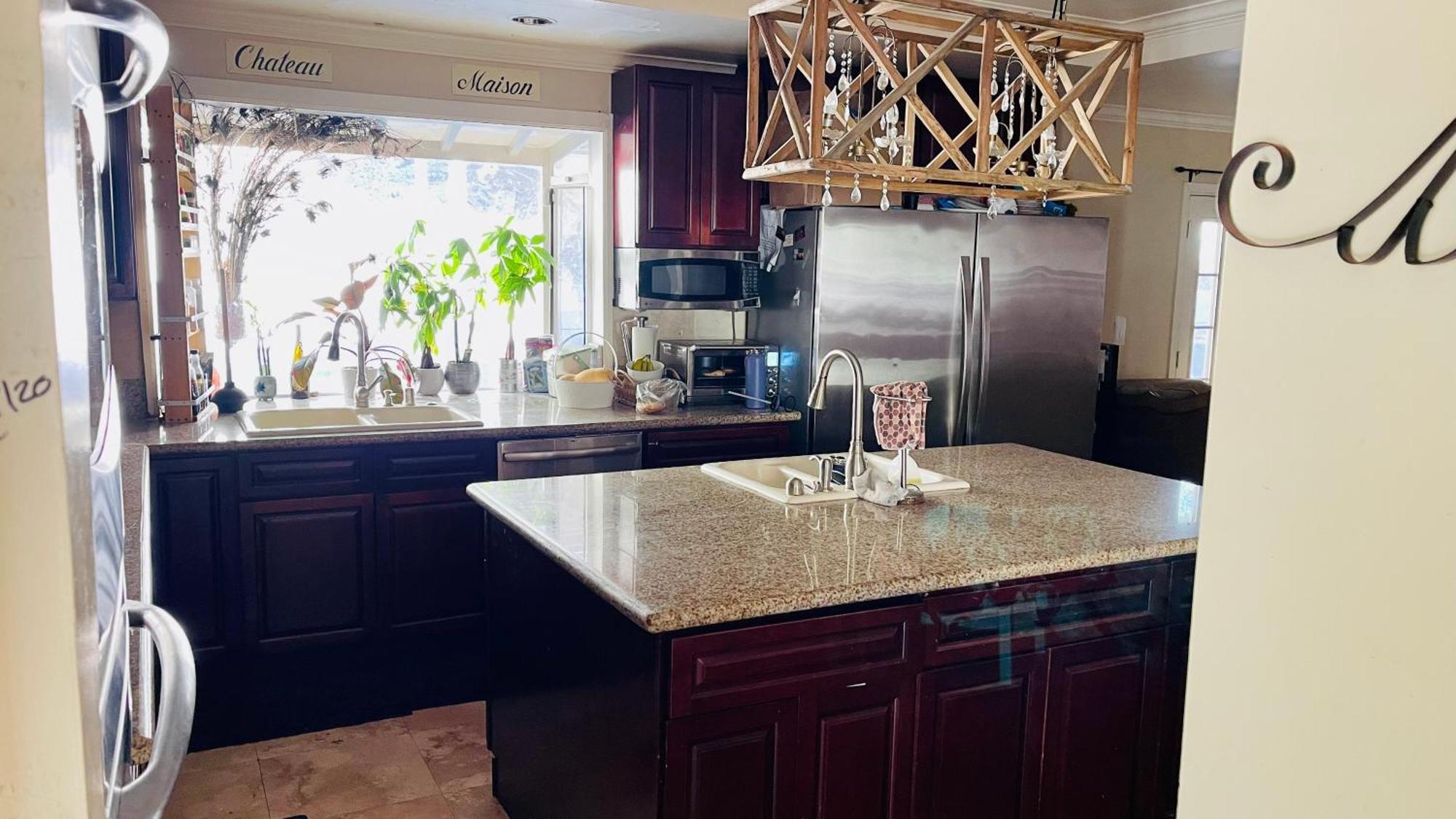 Women Only Private Room Big Estate View Pool Oasis Encino Sherman Oaks 405-101 Homestay Los Angeles