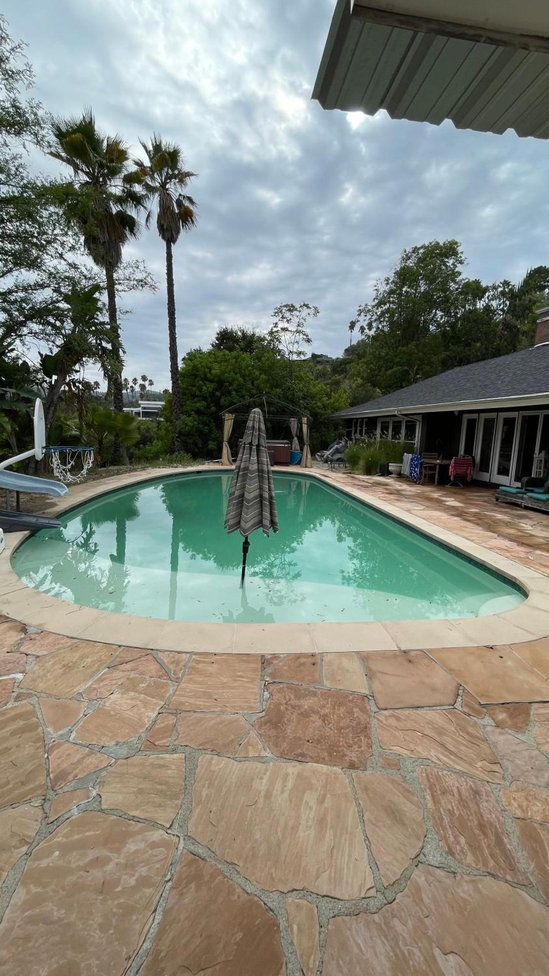 Homestay Women Only Private Room Big Estate View Pool Oasis Encino Sherman Oaks 405-101